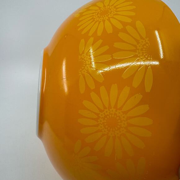 Vintage Pyrex Daisy Pattern Cinderella Mixing Bowls 3 Pcs Kitchenware Serveware - Picture 7 of 16